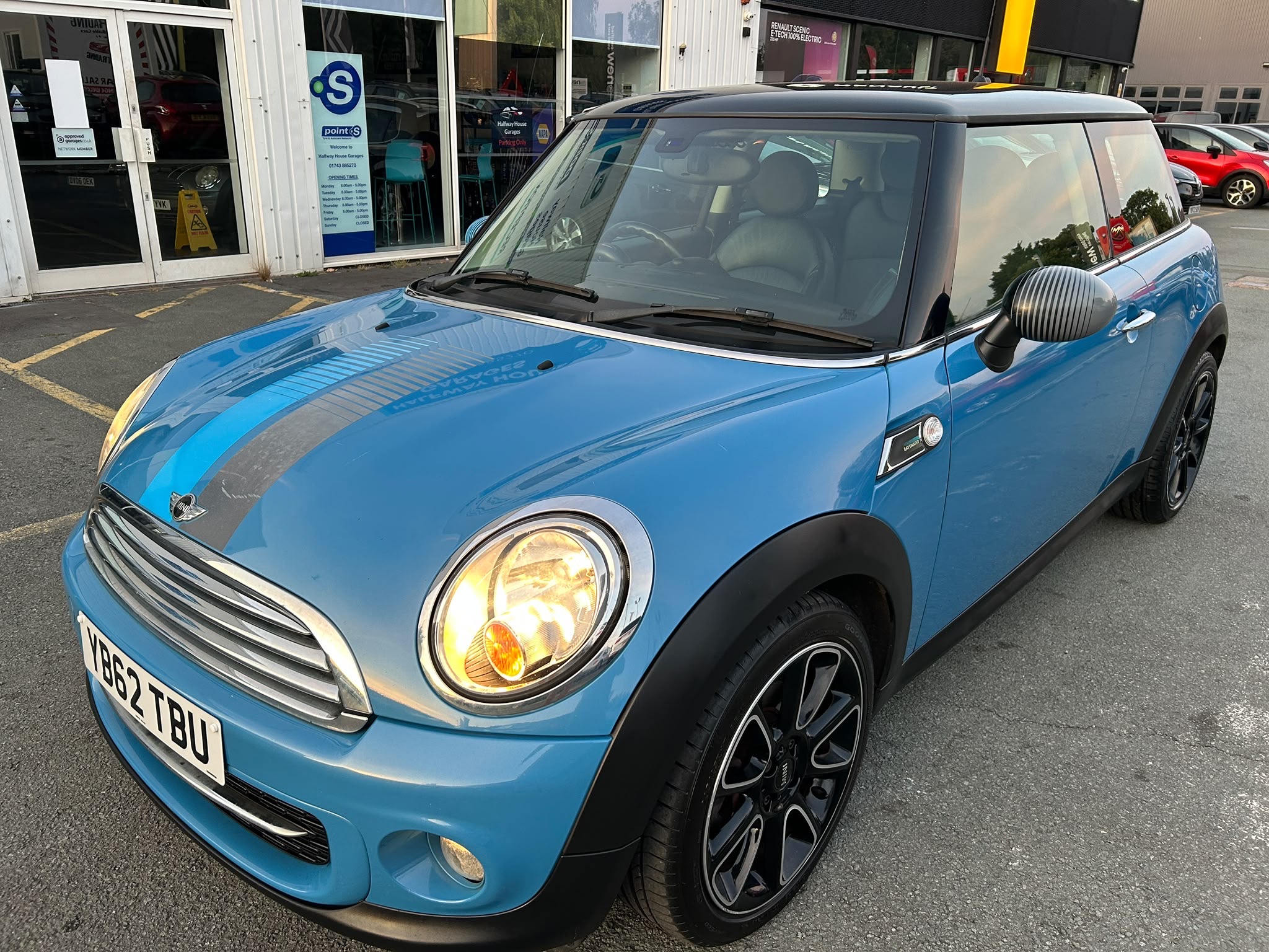 2013 Mini Hatch thumbnail 2